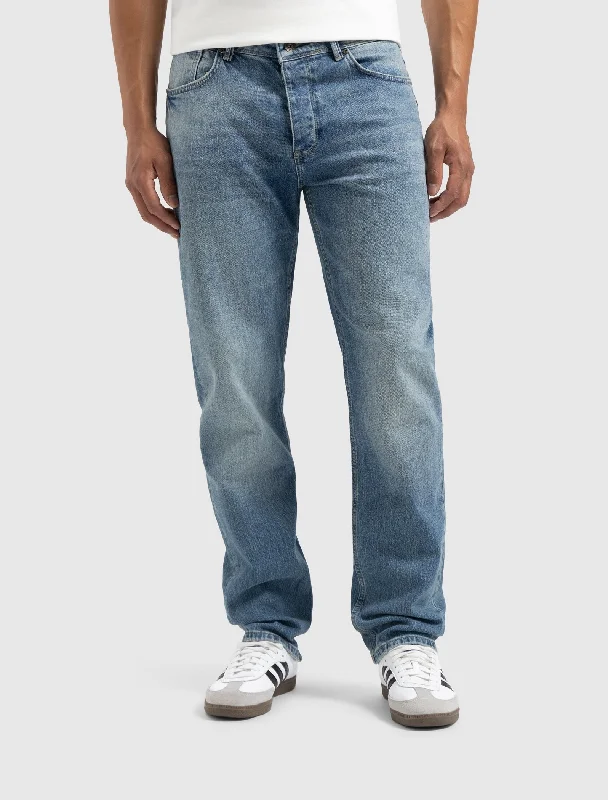 Everyday Men's JeansThe Eric Regular Fit Jeans | Denim Mid Blue